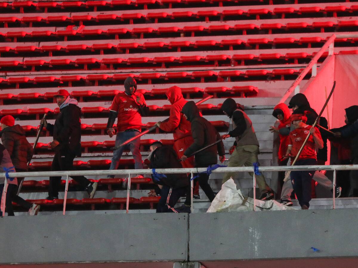 ¡Alarma en el fútbol! Experto revela cómo la violencia de las barras bravas afecta la salud mental de jugadores e hinchas