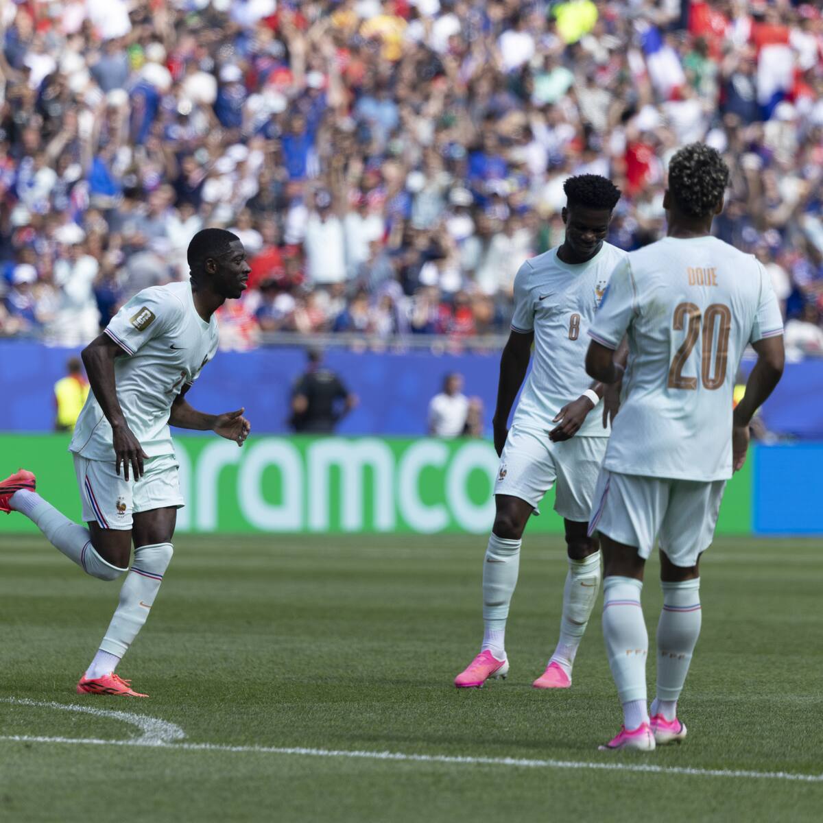 Dembélé deslumbra en Francia y Senegal aplasta a Irak para instalarse en los dieciseisavos de final