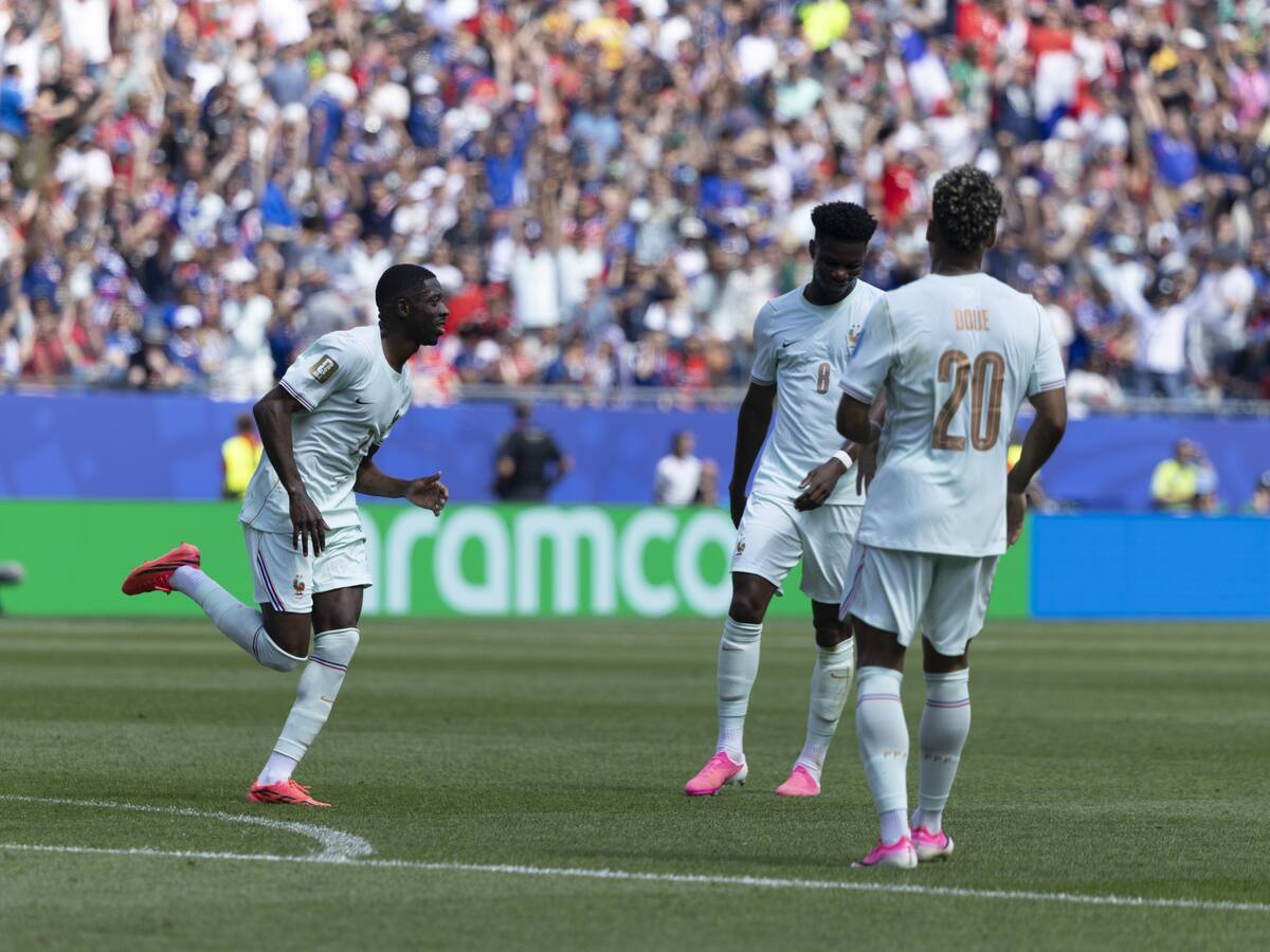 Dembélé deslumbra en Francia y Senegal aplasta a Irak para instalarse en los dieciseisavos de final