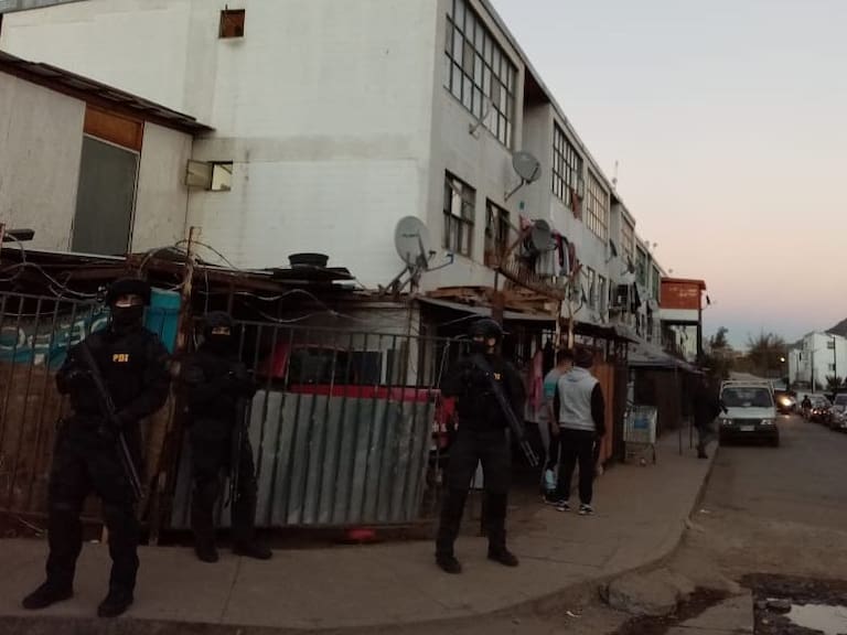 PDI detuvo a 22 personas en operativo antidrogas en Lo Barnechea