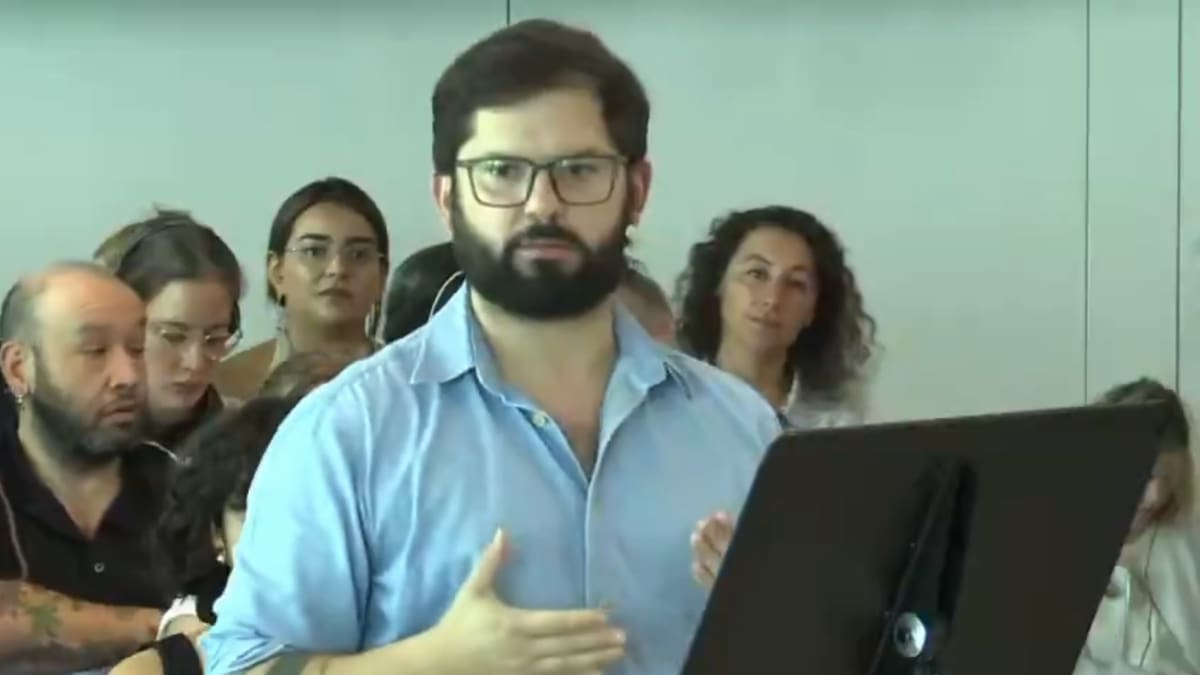 “Decidimos hacer un ajuste”: Boric defiende respuesta de su gobierno ante crisis de combustibles durante foro en Berlín