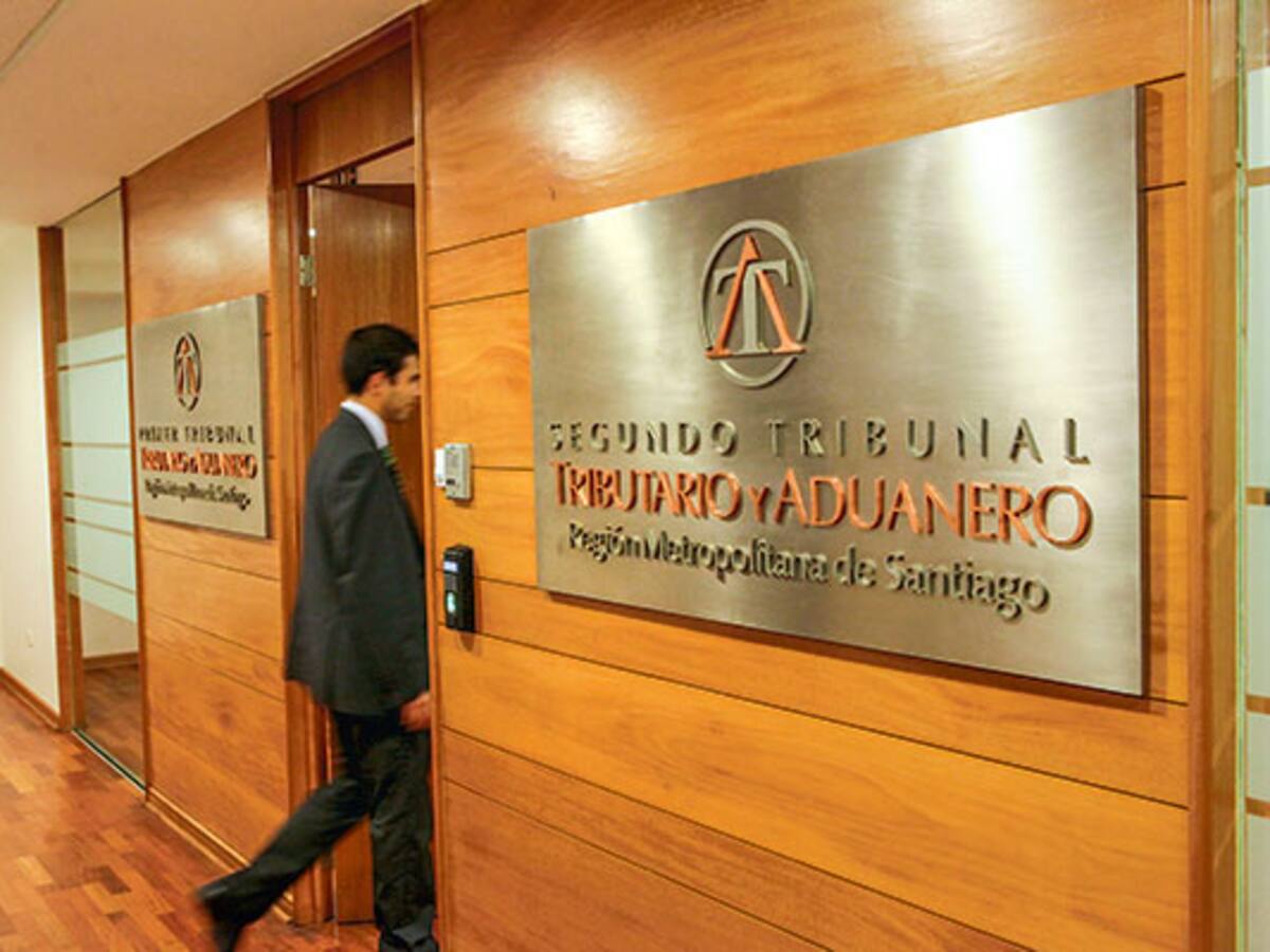Caso de corrupción en Tribunal Tributario: revelan lista de los peritos investigados por participar en causas de juez acusado de cohecho