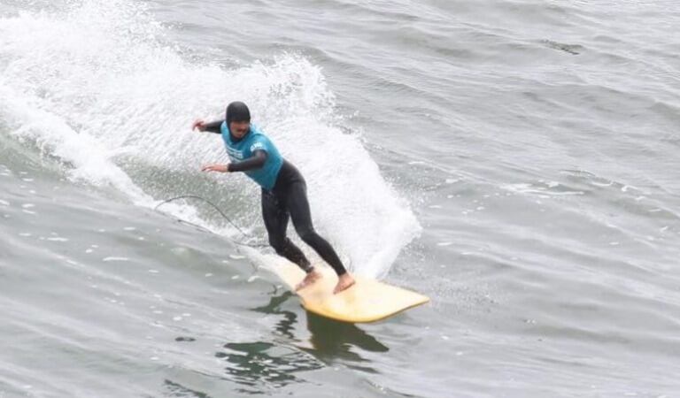 Lo dio todo, pero lo alcanzó el oro: Rafael Cortez le da medalla de plata a Chile en el surf de los Panamericanos 2023