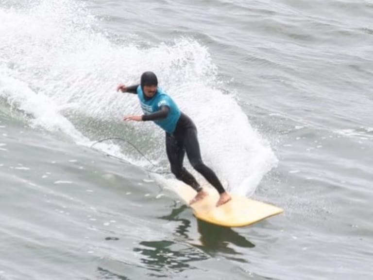 Lo dio todo, pero lo alcanzó el oro: Rafael Cortez le da medalla de plata a Chile en el surf de los Panamericanos 2023