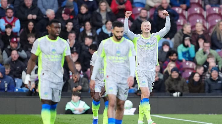 Manchester City enciende aún más la pelea por la Premier League al alcanzar en la cima al Arsenal
