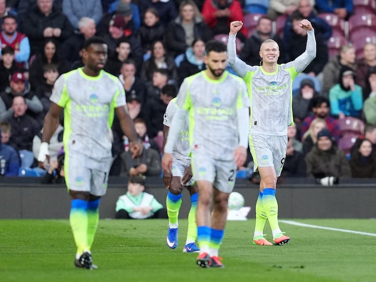 Manchester City enciende aún más la pelea por la Premier League al alcanzar en la cima al Arsenal