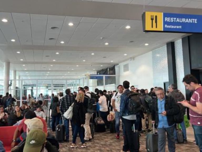 Tuvieron que evacuar: detienen a pasajero que alertó presencia de una bomba en el Aeropuerto de Iquique