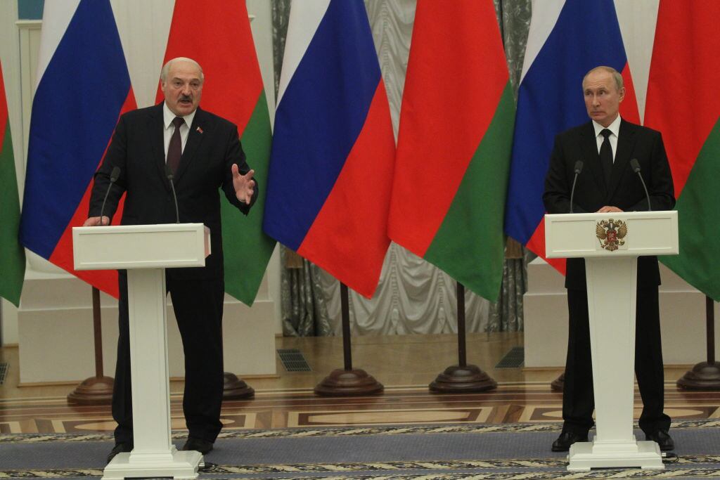 Vladimir Putin en una acto oficial junto a Alexander Lukashenko