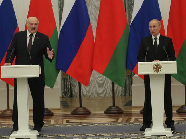 Vladimir Putin en una acto oficial junto a Alexander Lukashenko