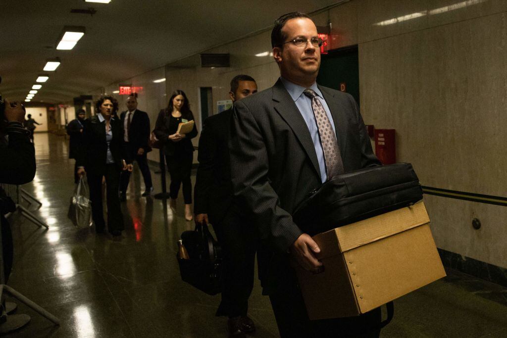 El fiscal asistente Joshua Steinglass llega a la corte por la demanda al Grupo Trump