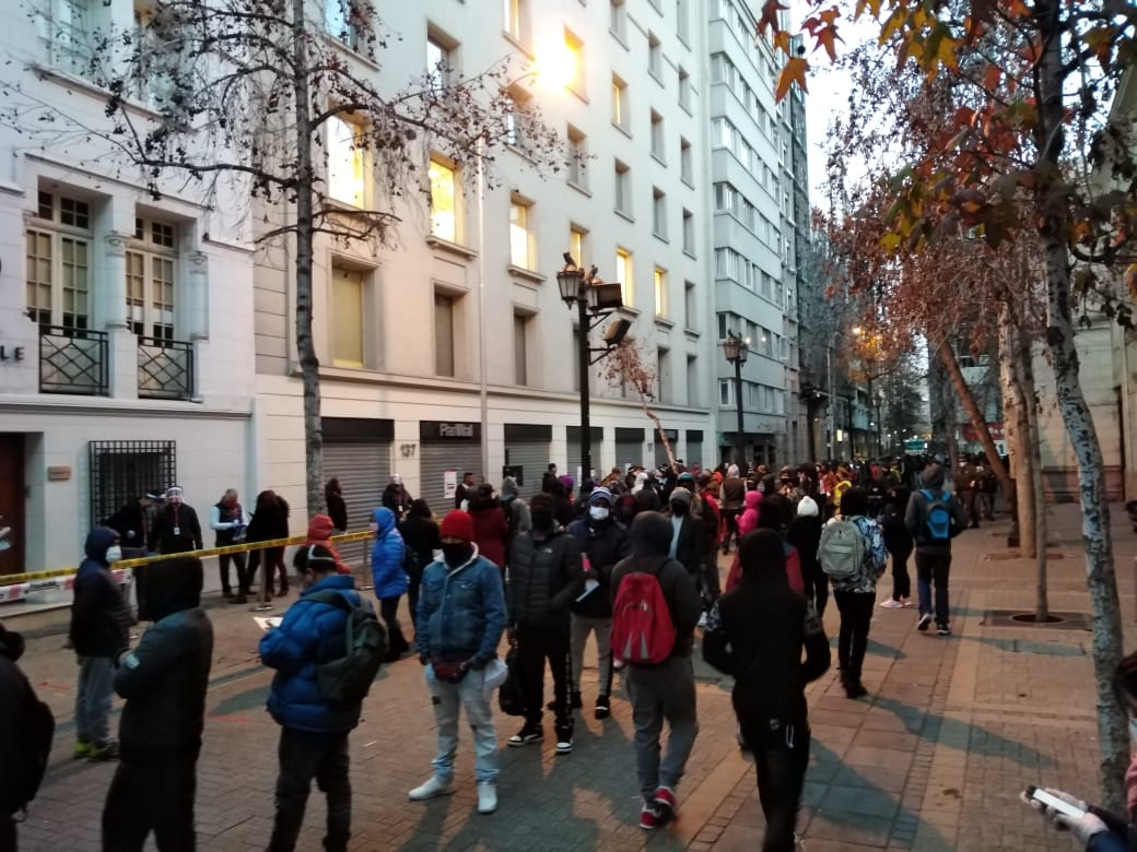 Filas fuera de AFP Plan Vital, en Tenderini