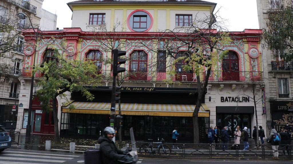 PARIS, FRANCE - NOVEMBER 13: People attend a commemoration ceremony outside Bataclan concert venue in Paris marking the fifth anniversary of the attacks of November 2015 in which 130 people were killed. The multiple gun-and-bomb attacks in Paris on Nov. 13, 2015 killed 130 people in total and left dozens of others injured (Photo by Alaattin Dogru/Anadolu Agency via Getty Images)