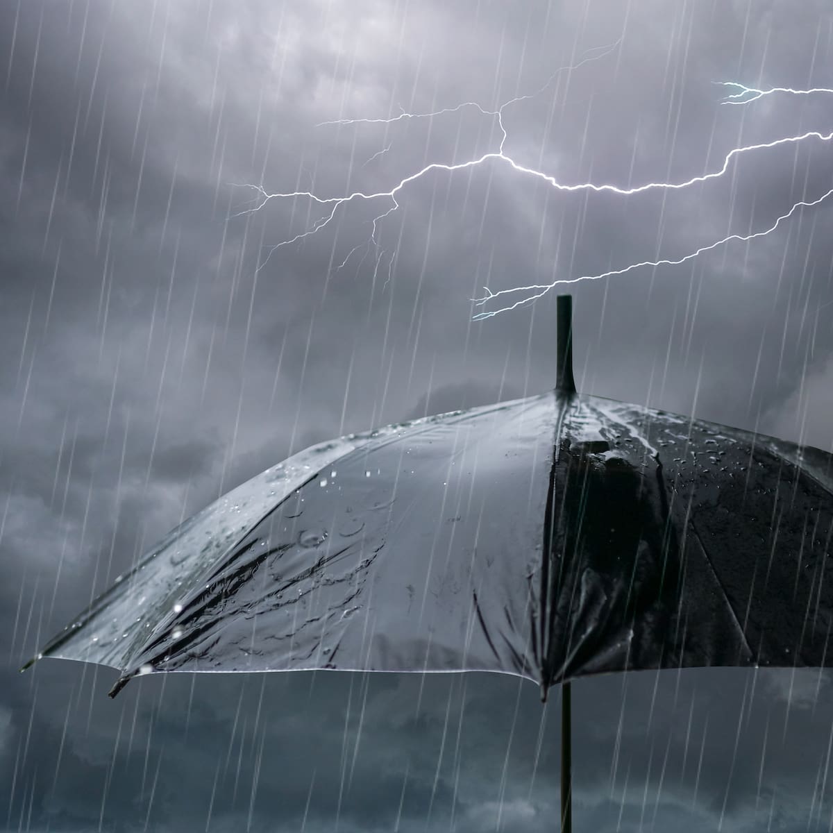 Sistema frontal llega a Chile con lluvias, vientos y tormentas eléctricas: hasta 80 mm de agua hoy
