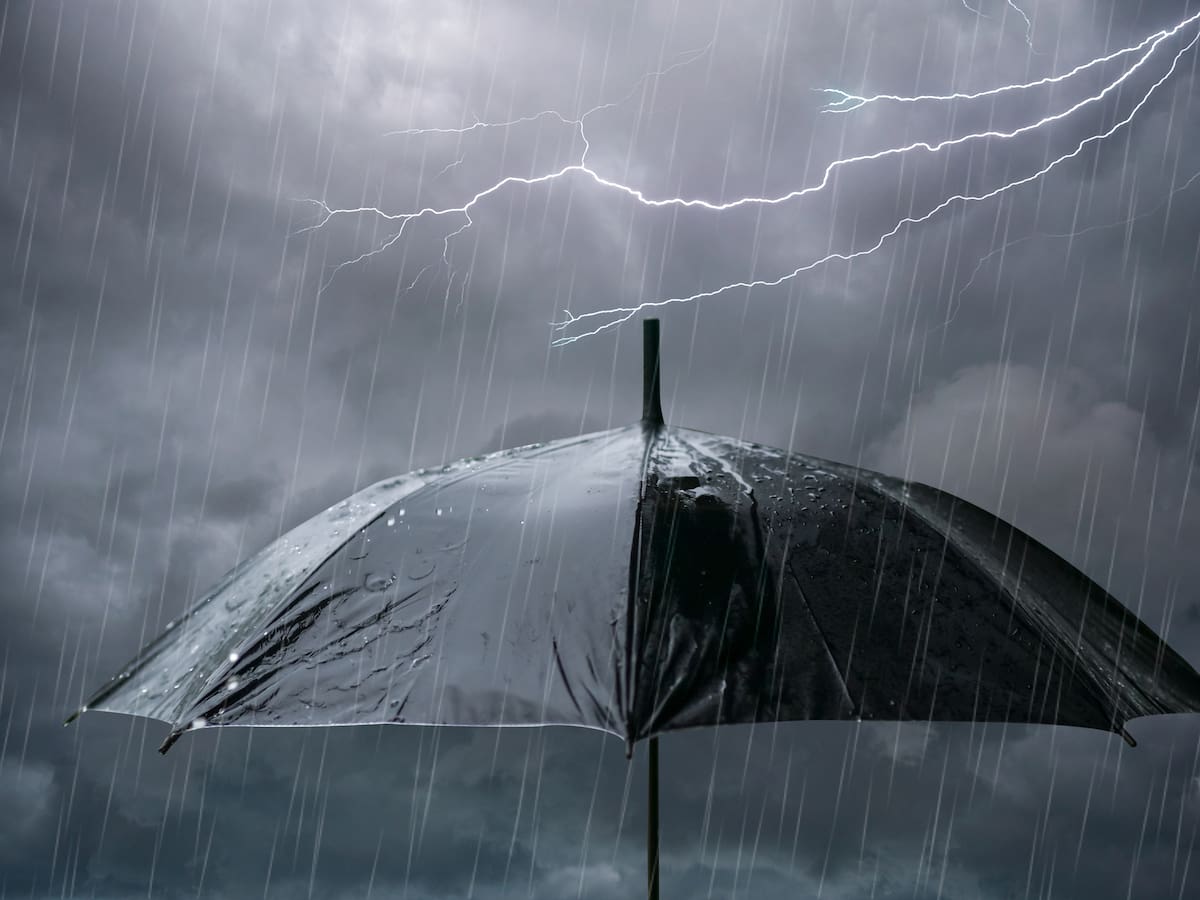 Río atmosférico llega a 11 regiones de Chile con lluvia y tormentas eléctricas: caerían más de 100 mm de agua
