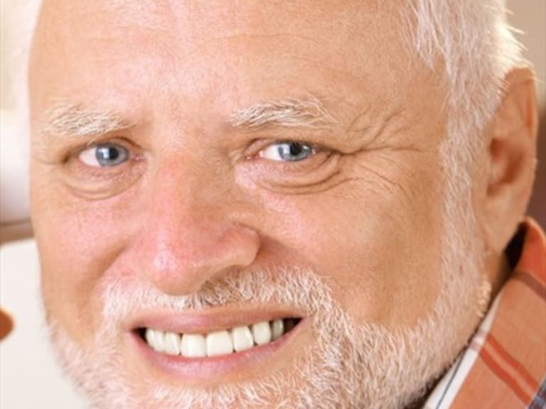 Arató András, el «señor de los memes», se refirió a las manifestaciones en Chile