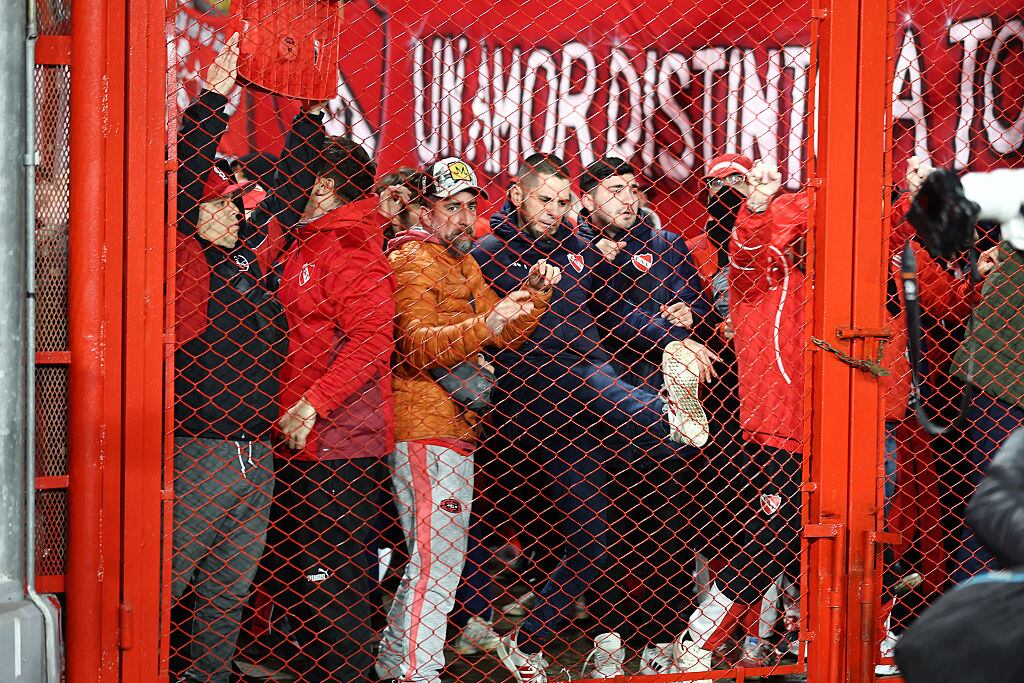 Olé detalló la “venganza” de la barra de Independiente contra la U