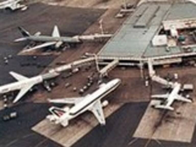 Aeropuerto de Ezeiza afectado por ceniza de Calbuco: vuelos cancelados y reunión de emergencia