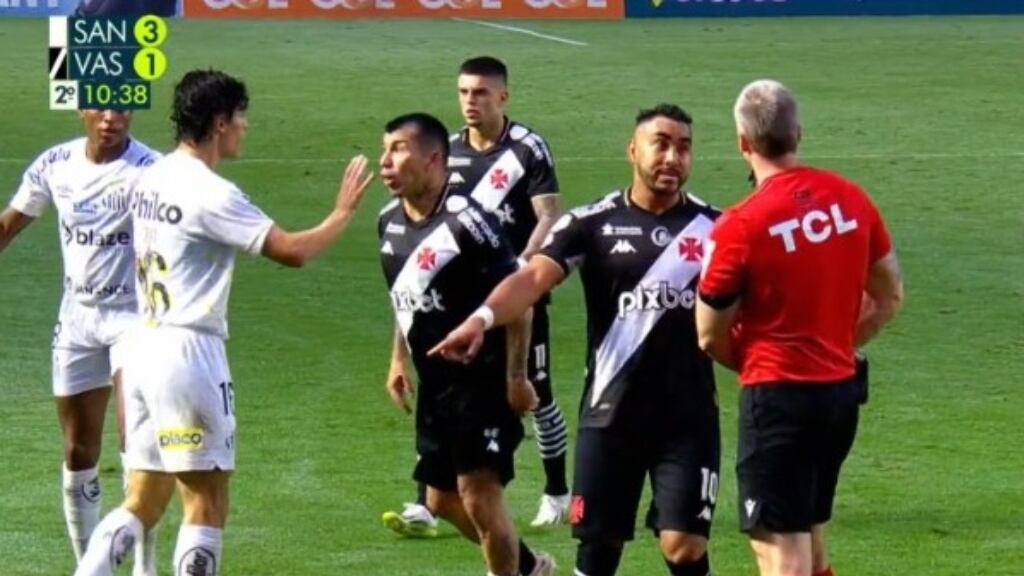 Yeferson Soteldo provoca la expulsión de Gary Medel en derrota del Vasco da Gama
