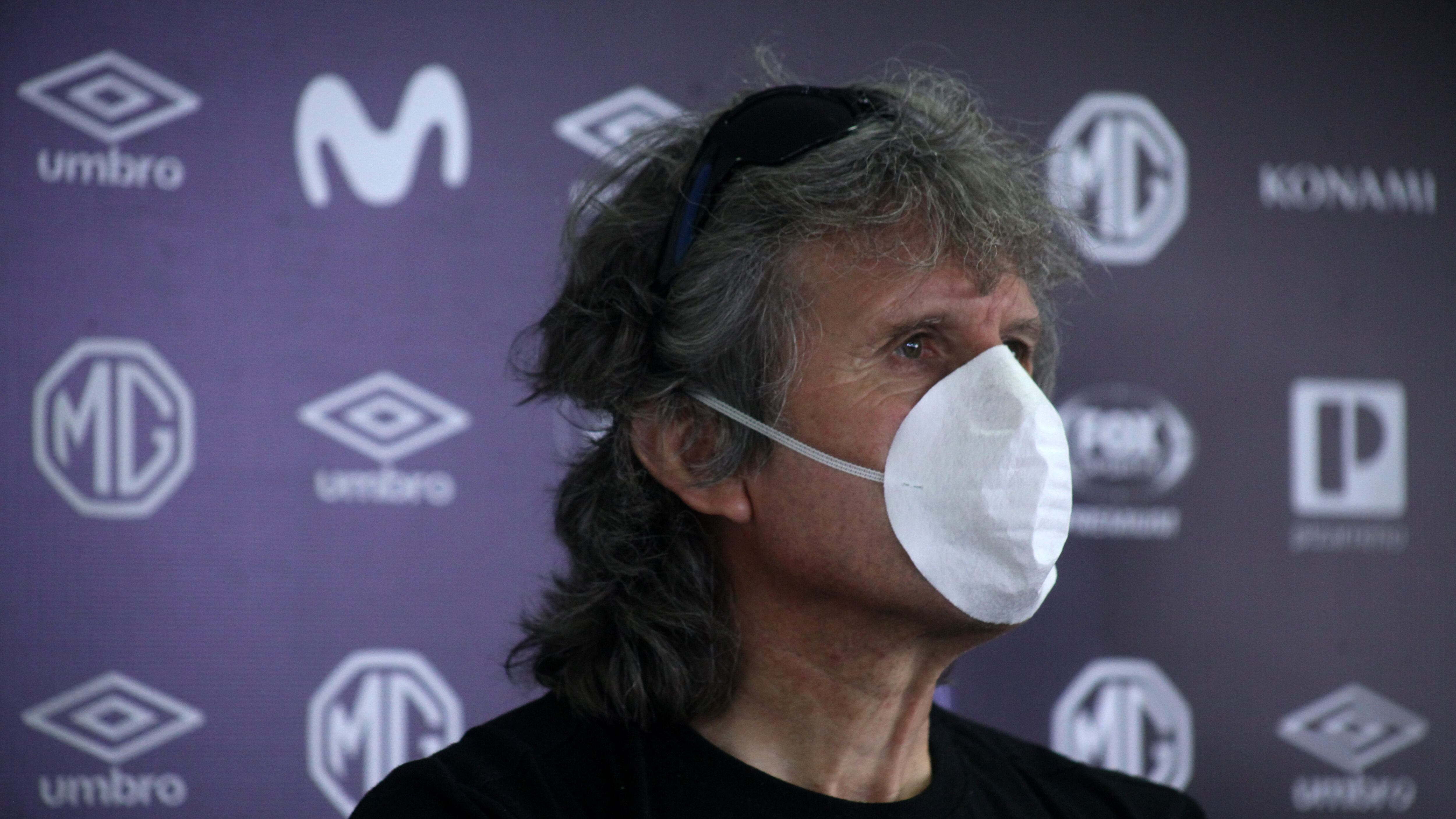 22 DE ABRIL 2020 / SANTIAGO
Conferencia de prensa del directorio de Blanco y Negro con respecto a las problematicas que ha causado la pandemia del Coronavirus, afestando economicamente a este por ende acudiran a la Ley de protección del empleo. (En la imagen, Daniel Moron), en el Monumental, ubicado en la comuna de Macul, Santiago.
FOTO: AILEN DIAZ/AGENCIAUNO