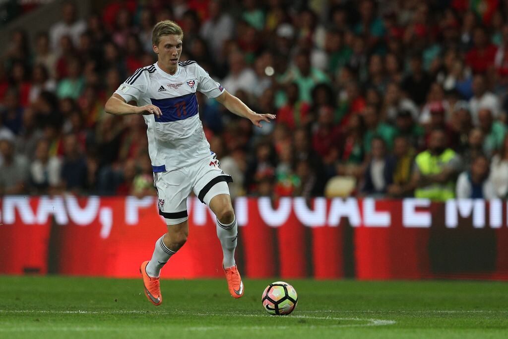 Solvi Vanhamar jugando por la Selección de Islas Feroe