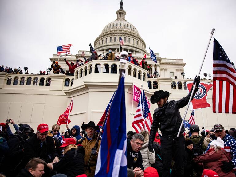 Grupos de ultraderecha fanáticos de Trump en el ataque el Capitolio de EEUU