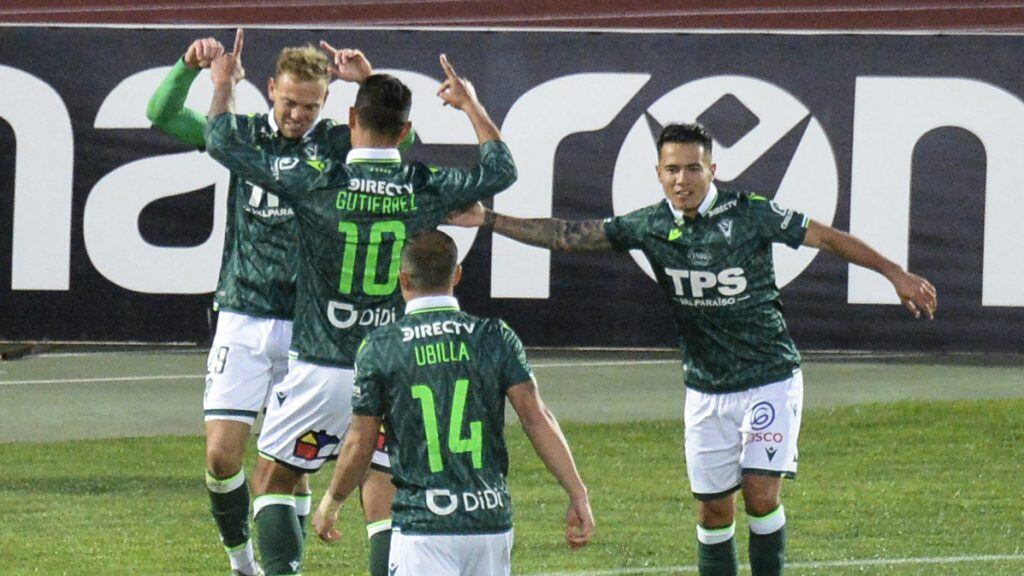 05 DE SEPTIEMBRE DE 2020 / VALPARIASOCarlos Rotondi celebra gol, durante el partido valido por la fecha 9 del Campeonato Nacional AFP PlanVital 2020, entre Santiago Wanderers y Curico Unido, disputado en el Estadio Elias Figueroa.
FOTO: MIGUEL MOYA / AGENCIAUNO