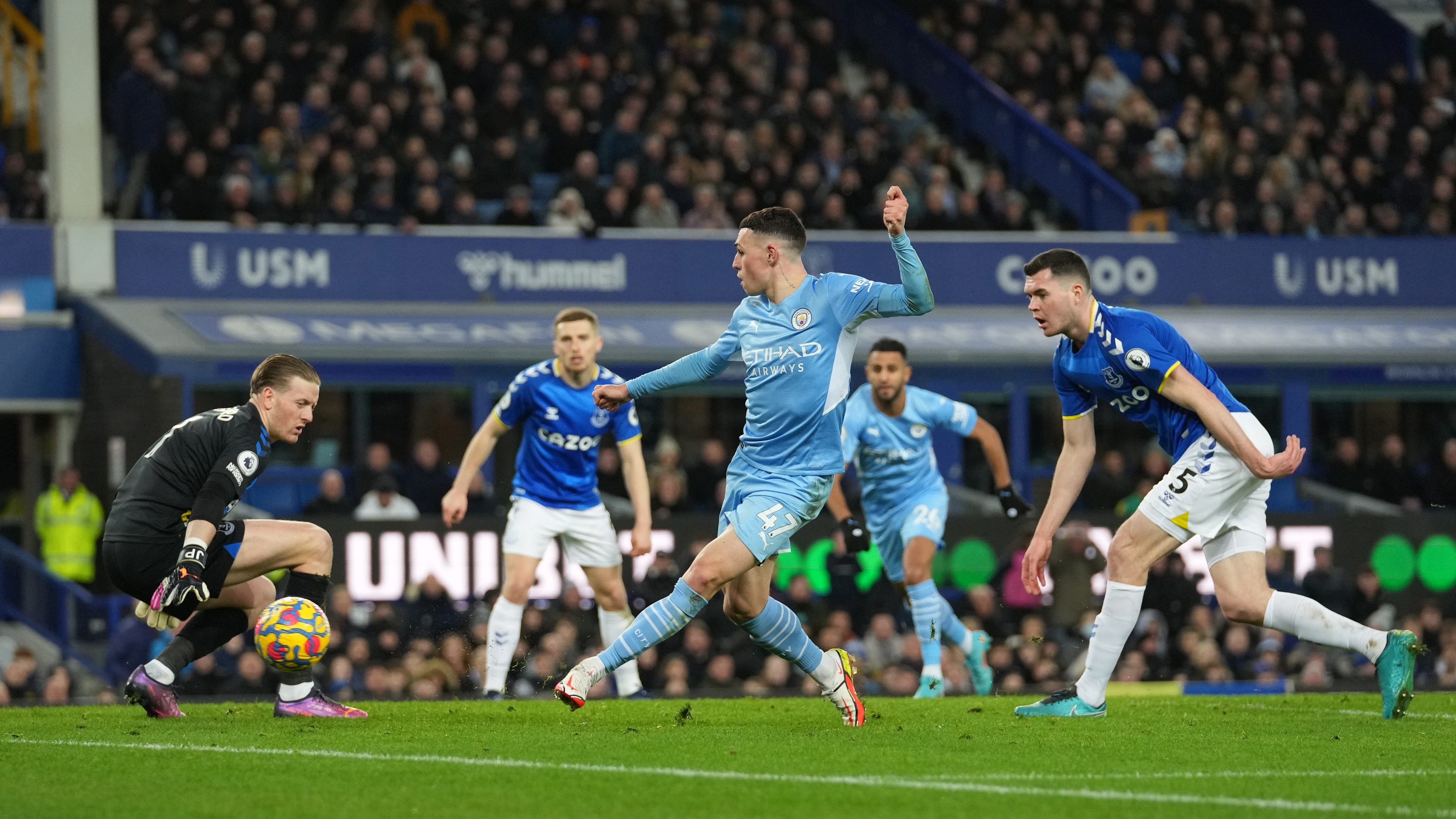 Manchester City sufrió pero se quedó con la victoria ante el Everton