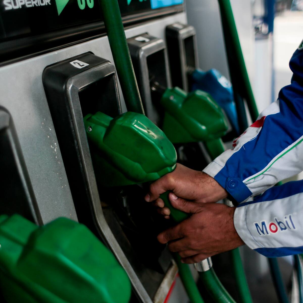 Precio del petróleo se desploma: estas son las razones detrás de su fuerte caída