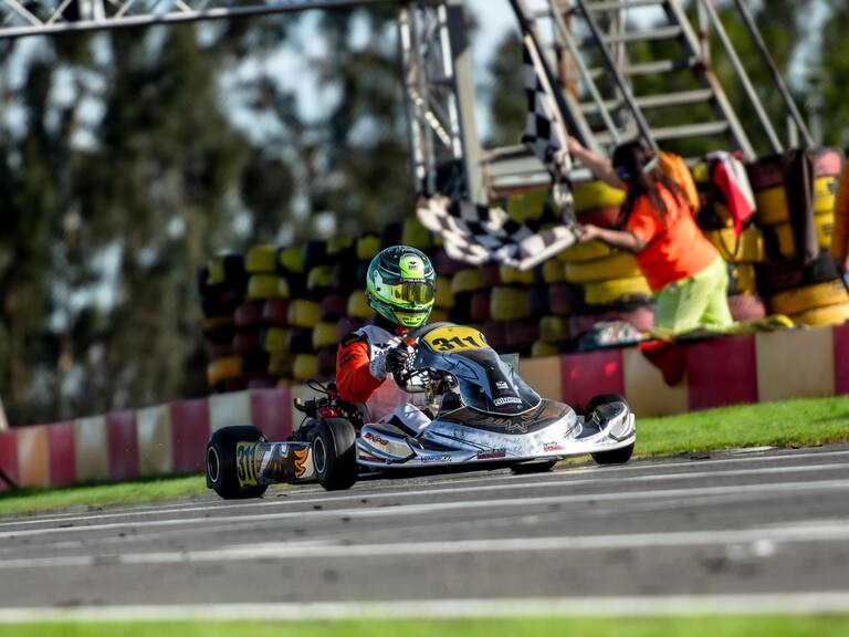 Nicolás Ambiado se consagra como campeón nacional del Campeonato de Karting Rotax Max Challenge