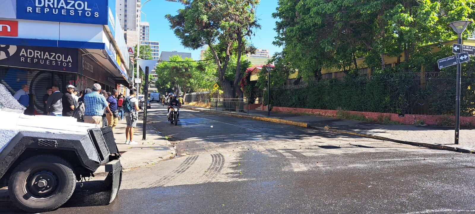 El tránsito se vio interrumpido en las calles aledañas. / ADN.cl