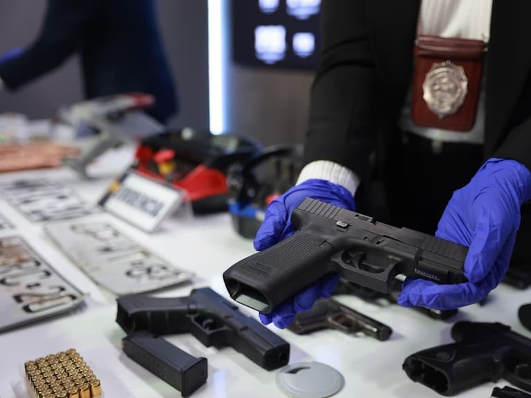 Desbaratan banda dedicada al robo y venta de camiones clonados: hay 28 detenidos y 98 vehículos incautados