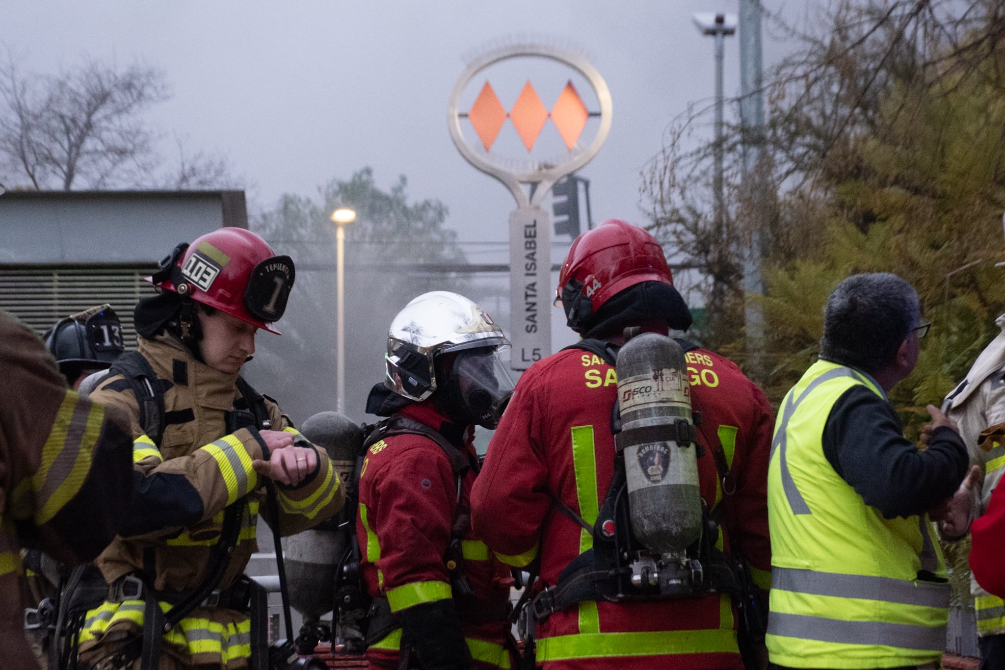 Incendio afecta Metro en estación Santa Isabel