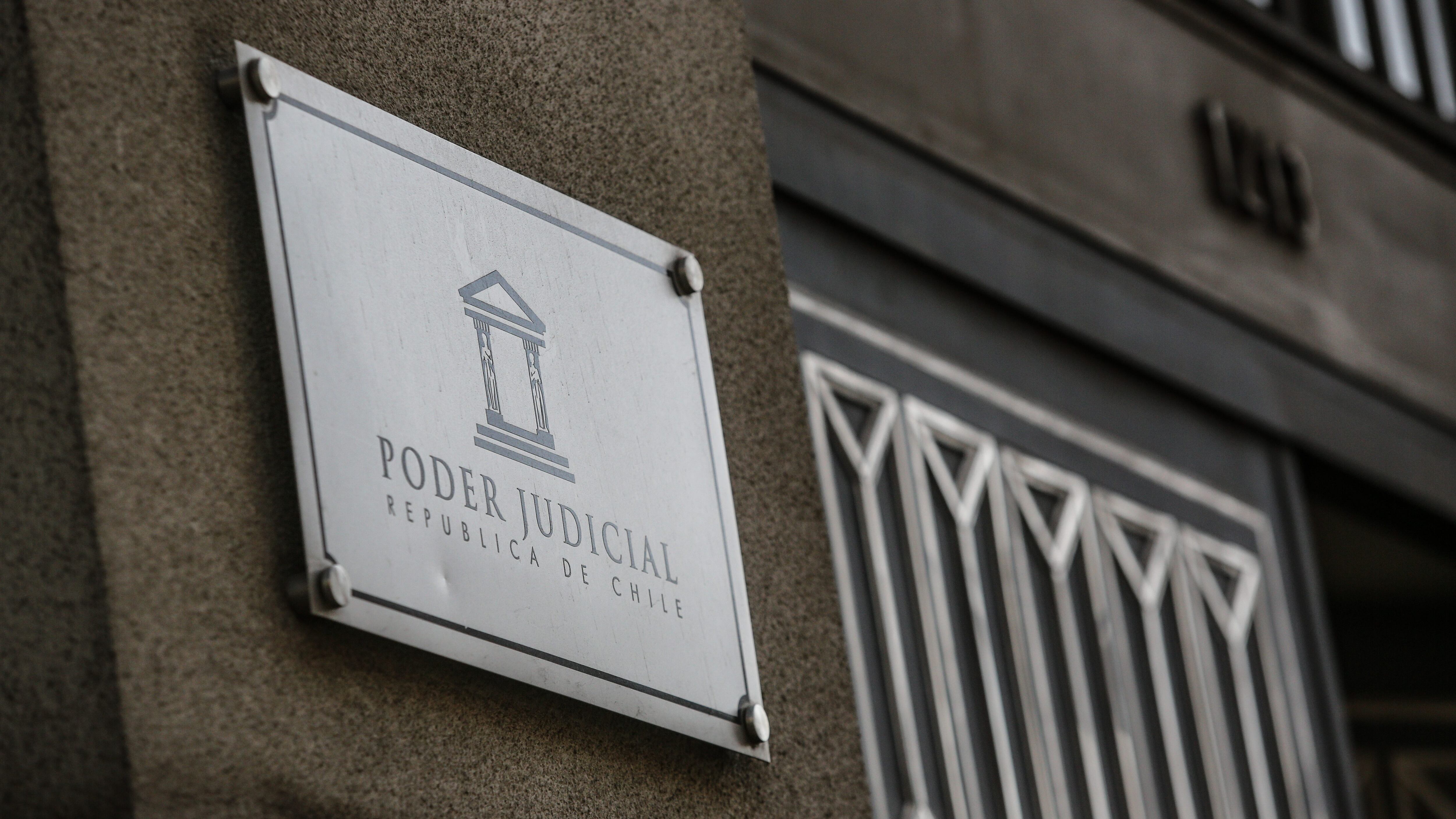 3 de MARZO de 2022/ SANTIAGO Prensa en el edificio del Poder judicial ubicado en Compañía con Morandé esperando al General Ricardo Martínez en el caso de Fraude en el Ejército 
FOTO: DIEGO MARTIN/AGENCIAUNO