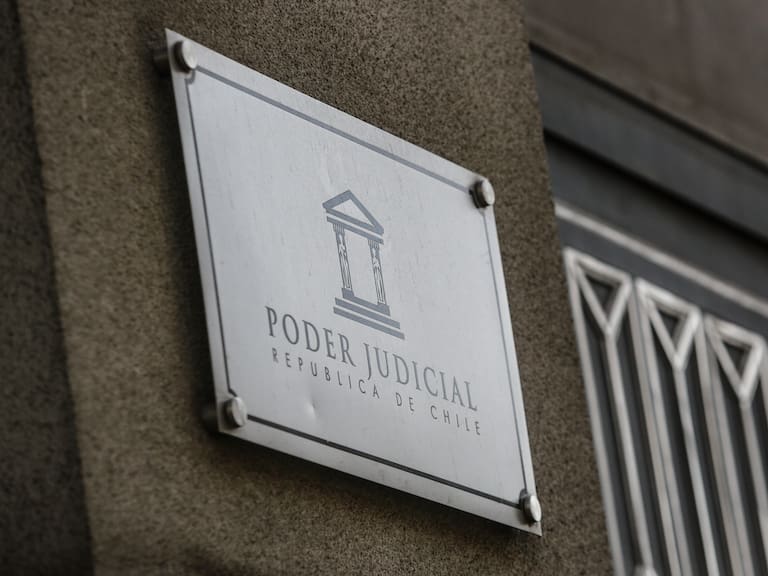 3 de MARZO de 2022/ SANTIAGO Prensa en el edificio del Poder judicial ubicado en Compañía con Morandé esperando al General Ricardo Martínez en el caso de Fraude en el Ejército
FOTO: DIEGO MARTIN/AGENCIAUNO