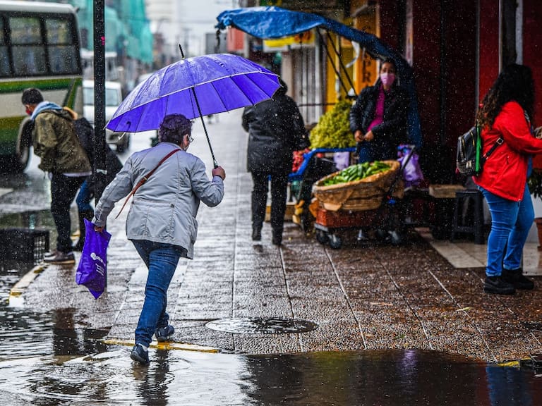 Onemi declara Alerta Temprana Preventiva en ocho regiones del país por sistema frontal