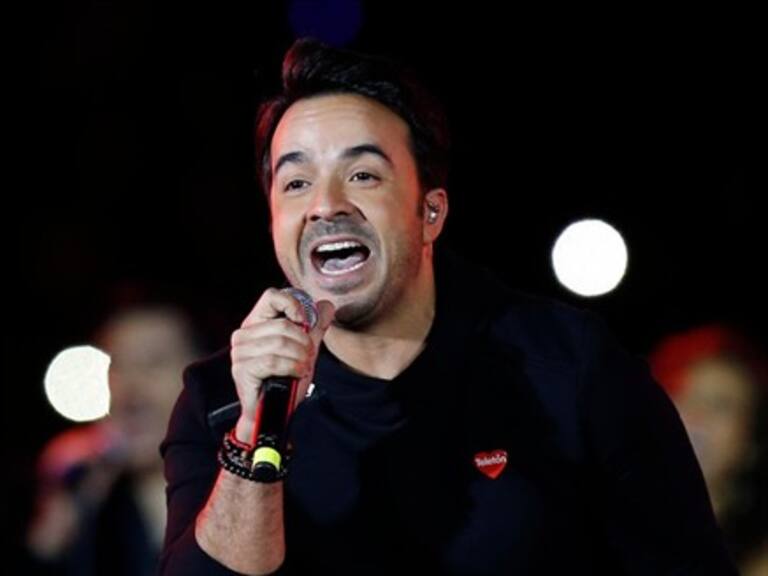 Luis Fonsi lamenta la muerte de Juan Gabriel: «Mi corazón no lo quiere creer»