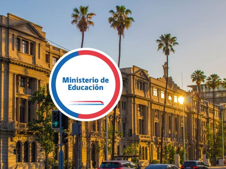 Ministerio de Educación busca trabajadores: sueldos desde los $440 mil hasta más $3 millones