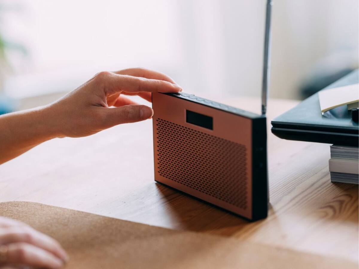 Ni streaming ni redes la apagaron: la radio mantiene alto alcance en plena era digital