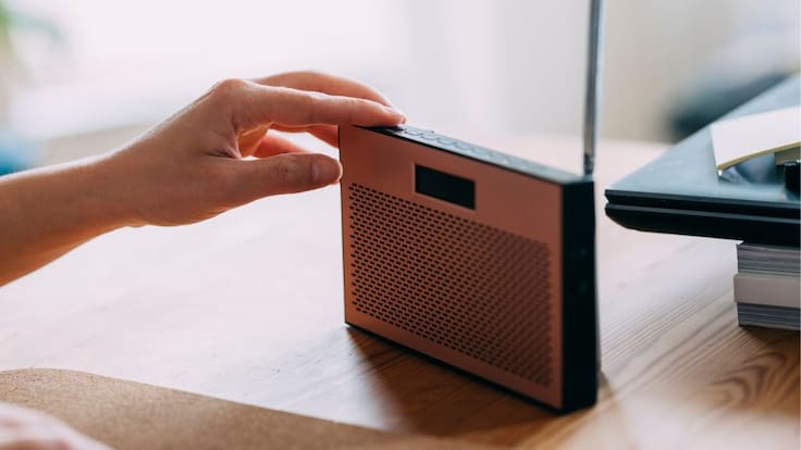 Ni streaming ni redes la apagaron: la radio mantiene alto alcance en plena era digital