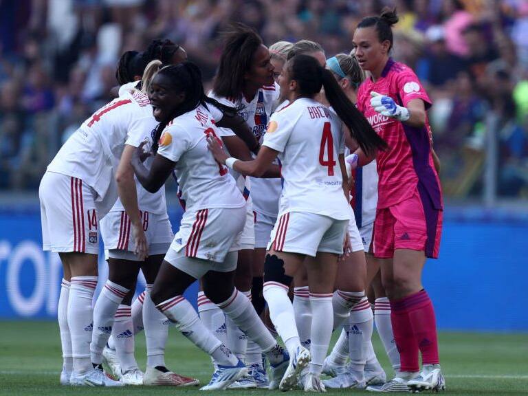 TURIN, ITALY - MAY 21: Amandine Henry of Olympique Lyon celebrates after scoring her team's first goal with team mates during the UEFA Women's Champions League final match between FC Barcelona and Olympique Lyon at Juventus Stadium on May 21, 2022 in Turin, Italy. (Photo by Sportinfoto/vi/DeFodi Images via Getty Images)