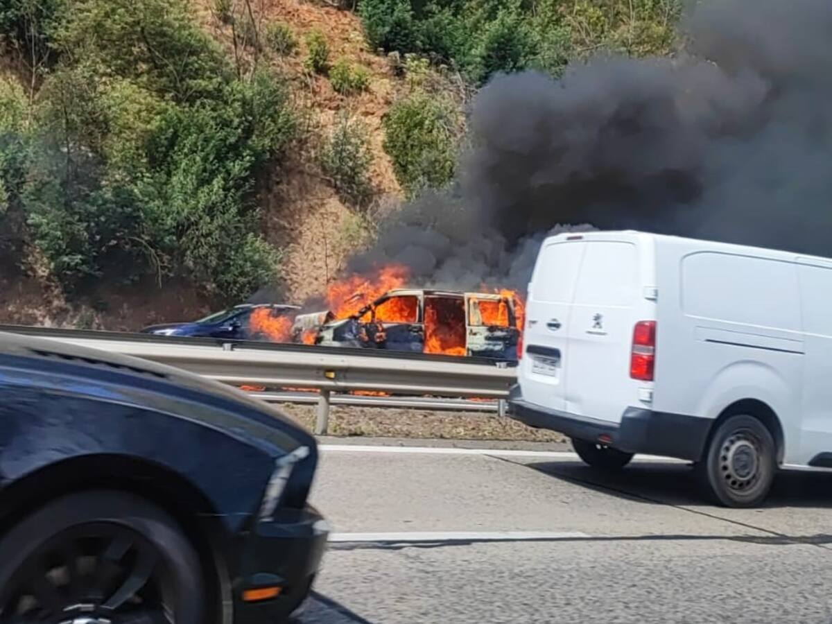 Corte de tránsito en Ruta 68: vehículo se incendia tras choque múltiple en cruce Quintay