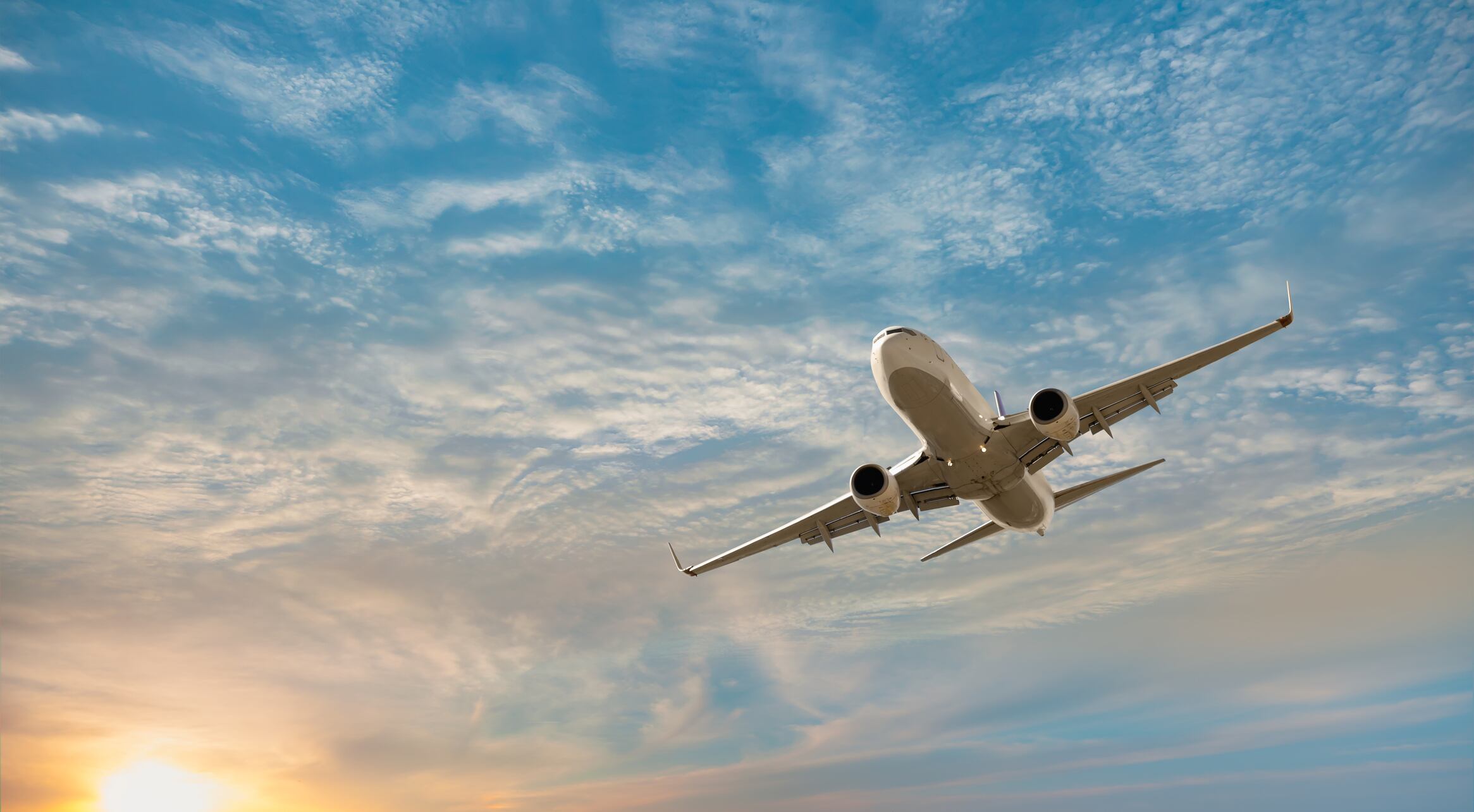 ¿Por qué casi todos los aviones comerciales se pintan de blanco? Hay más de una explicación