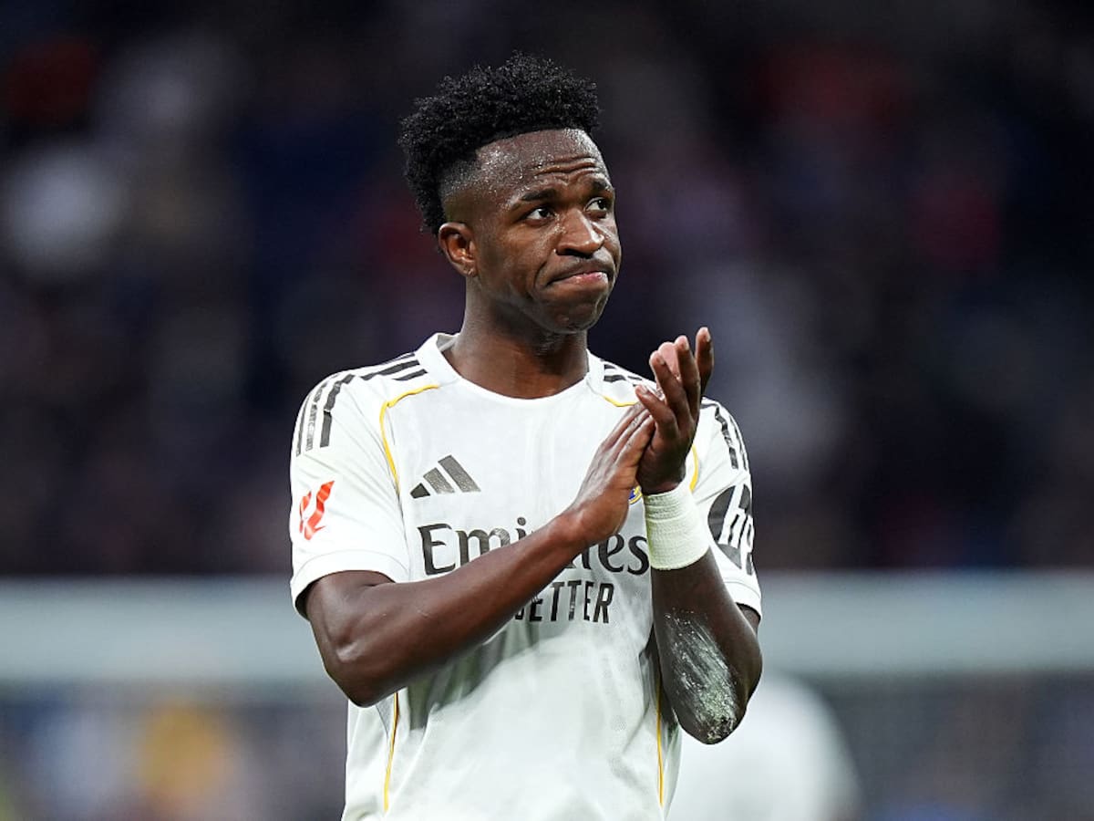 Vinícius desconsolado en una de sus noches más difíciles en el Real Madrid a pesar de la victoria contra el Levante