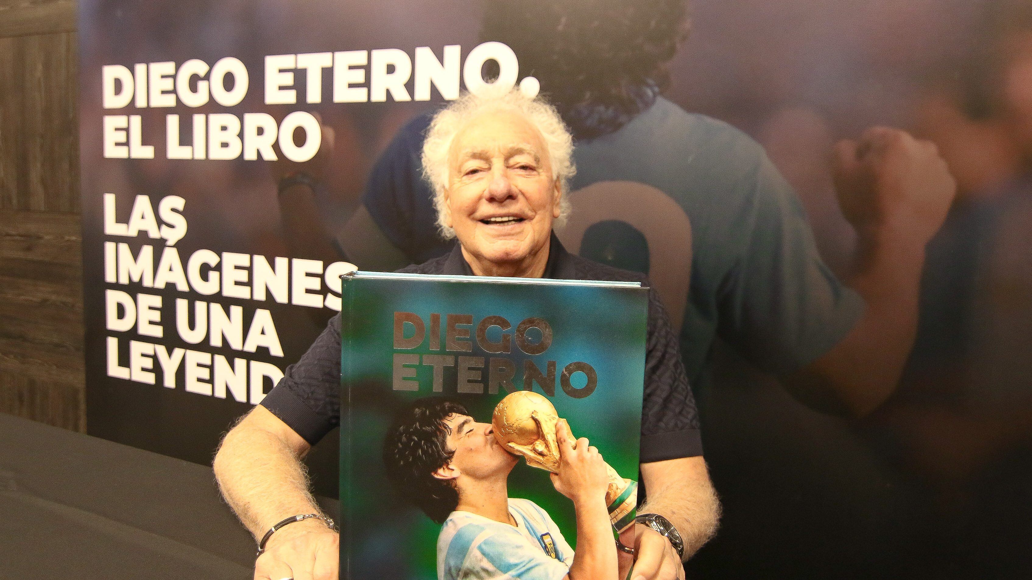 Diego Maradona: autor chileno lanza biografía visual del argentino