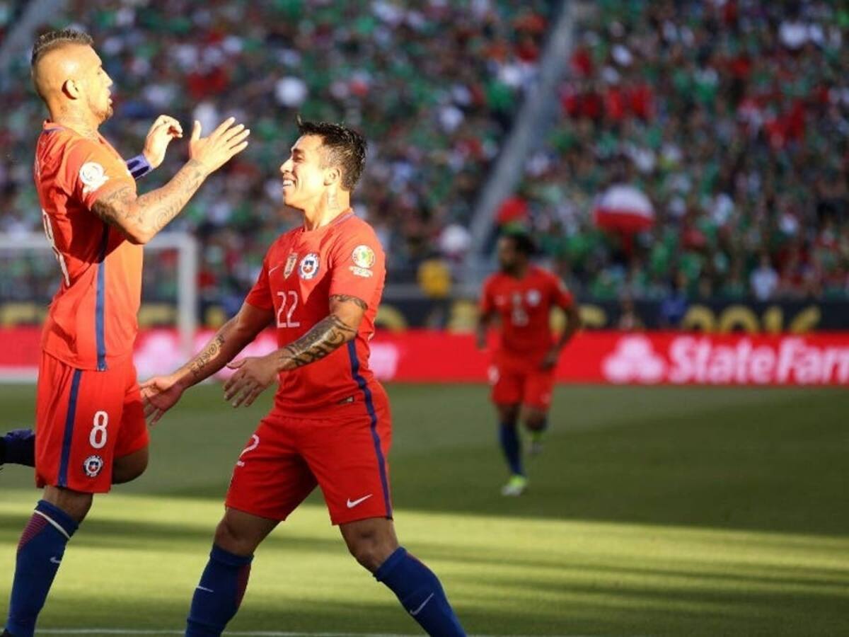Acusó «clasismo»: La contundente defensa de Edson Puch a Arturo Vidal tras contagiarse con covid-19