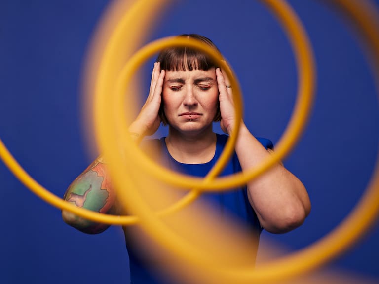 ¿Autoayuda o autoengaño? Repetir afirmaciones positivas tiene letra chica, según expertos