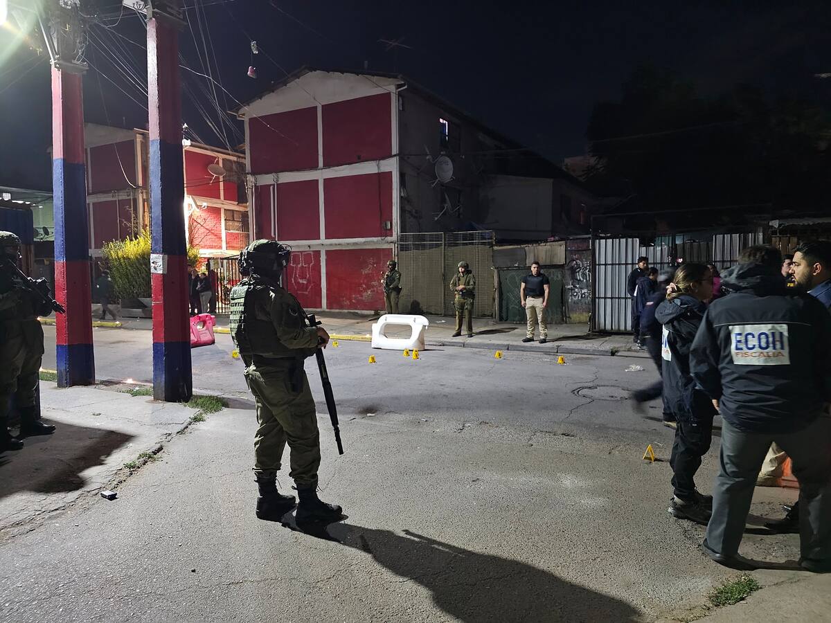 Asesinato de líder narco desata caos en Quilicura hoy lunes: balaceras, daños en centro de salud y suspensión de clases