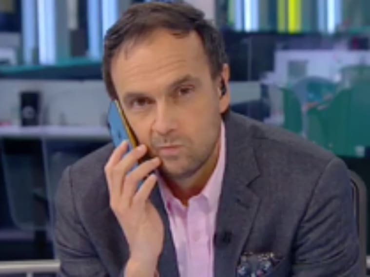 Rodrigo Sepúlveda llamada su esposa durante despacho en vivo.