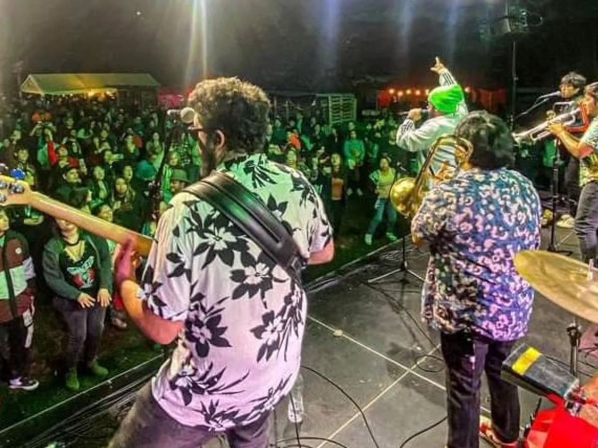 Muere vocalista de banda chilena en un violento accidente de tránsito en el sur del país