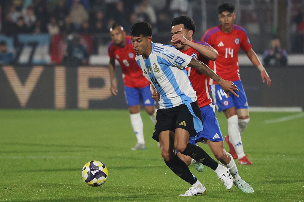 Chile y Argentina se ven las caras por las Eliminatorias 2026 | Getty Images